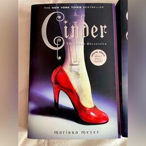 The Lunar Chronicles, Full Collection